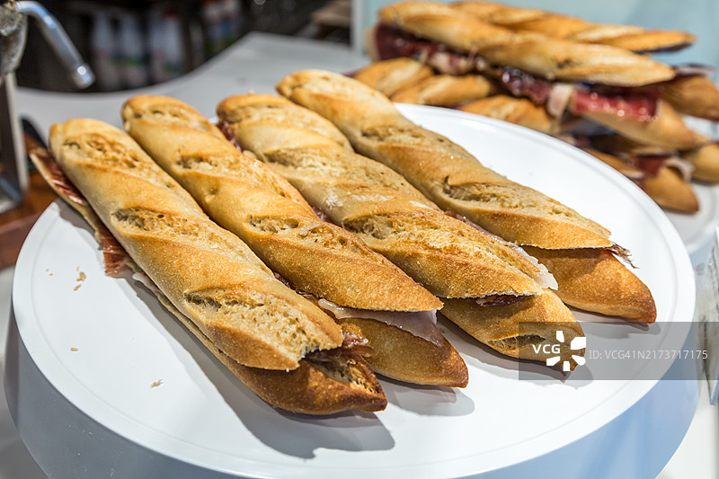 待售的塞拉诺火腿三明治图片素材
