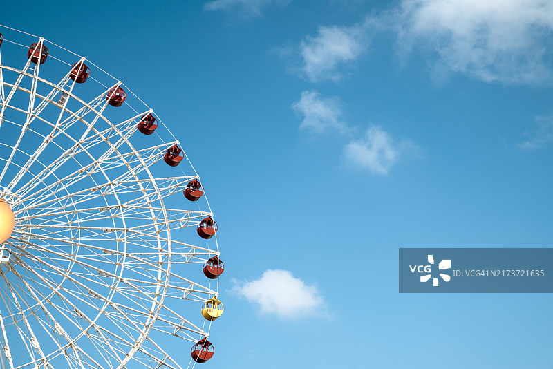 冲绳蓝天下的摩天轮图片素材