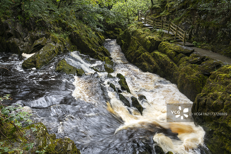 北约克郡英格尔顿瀑布步道图片素材