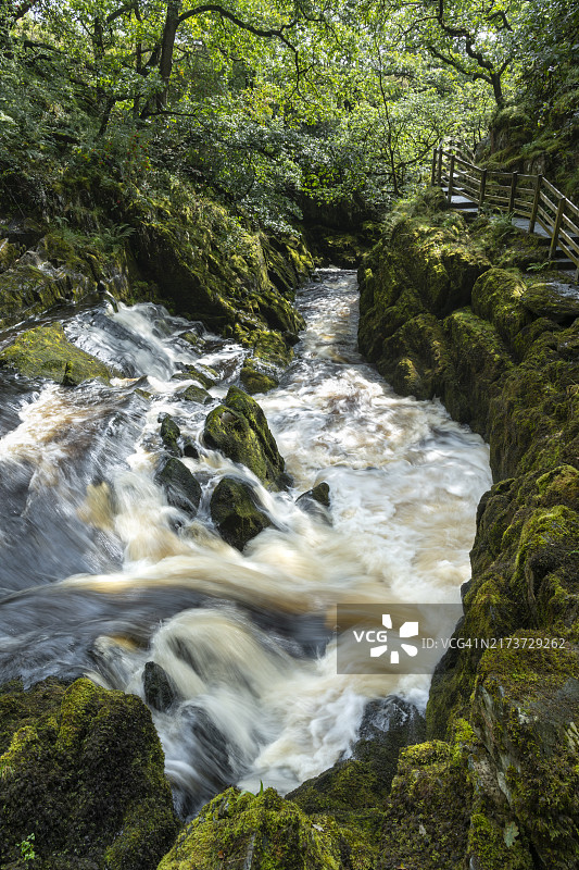 北约克郡英格尔顿瀑布步道图片素材
