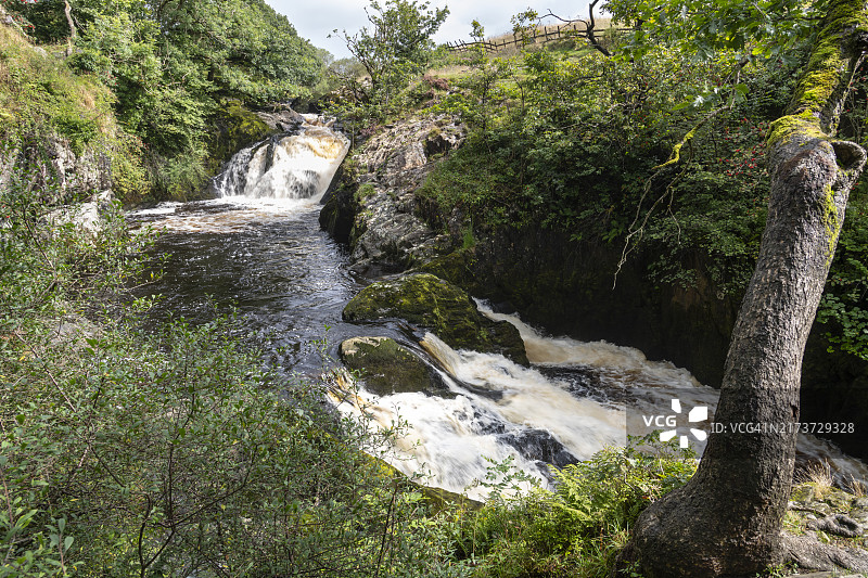 北约克郡英格尔顿瀑布步道图片素材