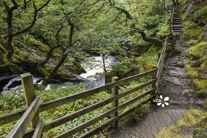 北约克郡英格尔顿瀑布步道图片素材