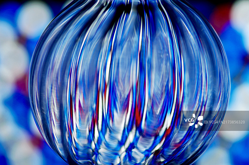 红色、白色和蓝色的波纹气泡图片素材