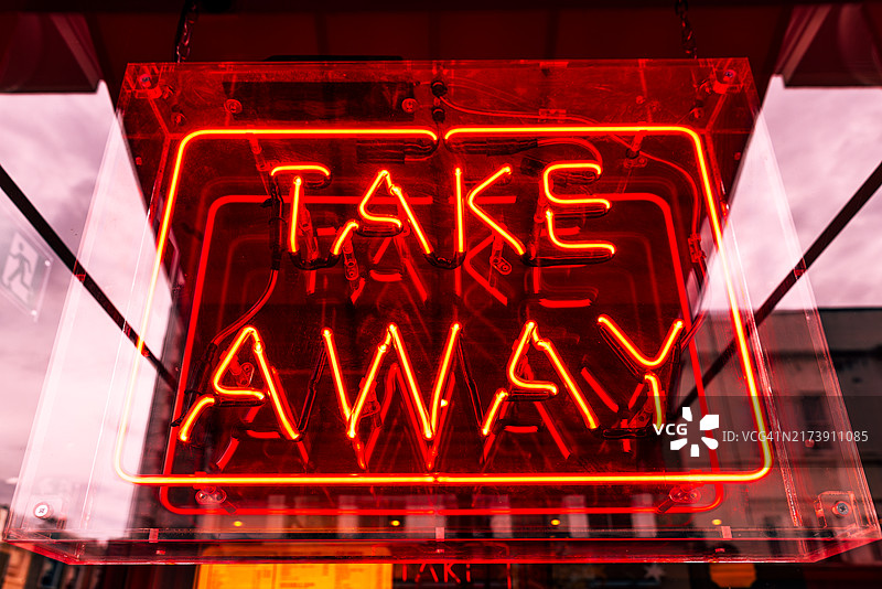 餐厅入口处的外卖霓虹灯标志图片素材