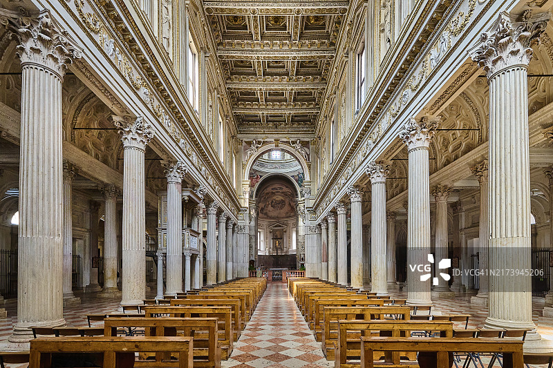 意大利曼图亚圣彼得大教堂内部图片素材