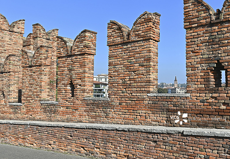 维罗纳斯卡利杰罗桥的红砖城垛图片素材