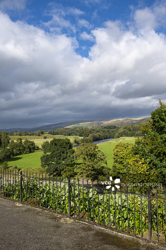 英格兰坎布里亚郡柯克比隆斯代尔的拉斯金观景点图片素材