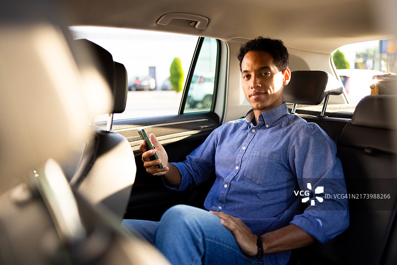 出差的中东商人图片素材