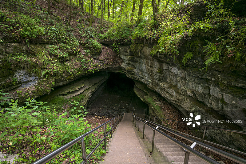 猛犸洞穴入口图片素材