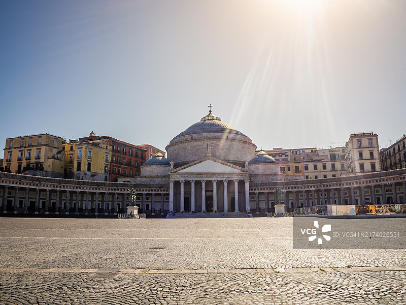那不勒斯圣方济各保拉圣殿正面图片素材