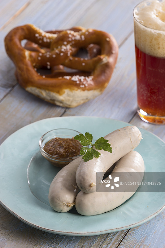 巴伐利亚白香肠与椒盐卷饼图片素材