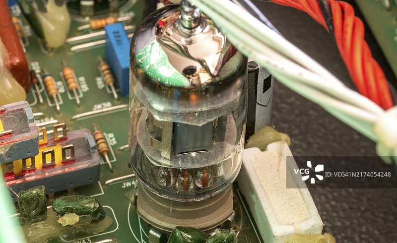 电路板上带有发光管的电气装置图片素材