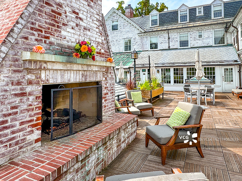 Boltwood客栈的屋顶壁炉和椅子，阿默斯特图片素材