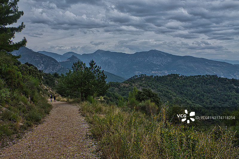 在格罗斯山周围骑自行车图片素材