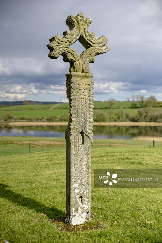 圣玛丽奥古斯丁修道院、奥古斯丁修道院圣玛丽、德韦尼什岛、厄恩湖、弗马纳县、北爱尔兰、大不列颠的十字架图片素材