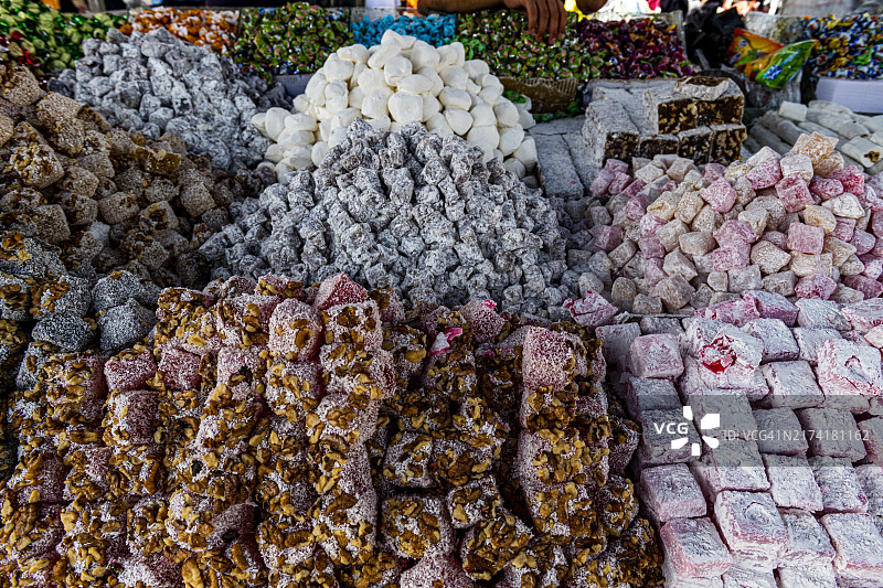 伊拉克基尔库克城堡下的当地甜点图片素材