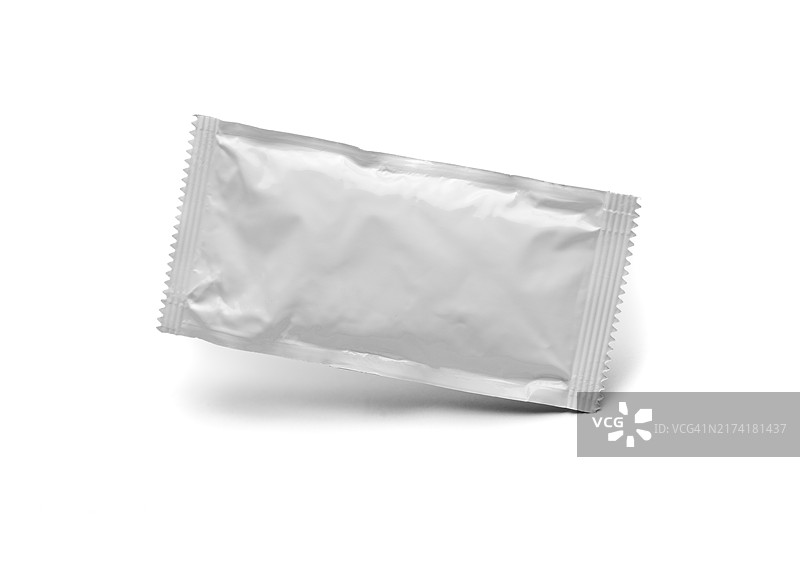 漂浮在白色背景上的空白白色调味品包图片素材