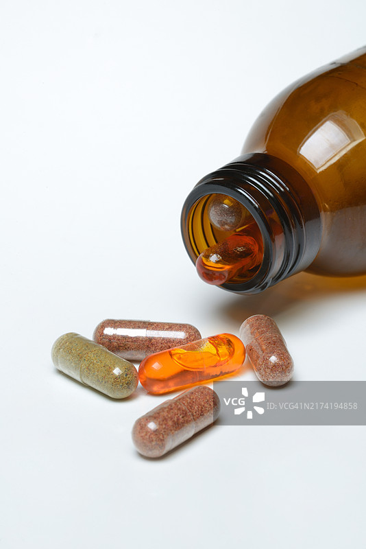 营养不良膳食补充剂胶囊图片素材