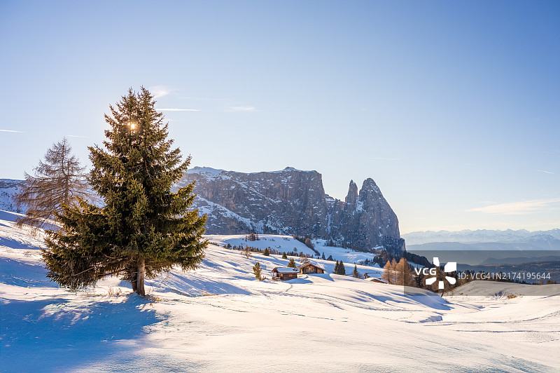 锡瑟阿尔姆山冬季雪景，多洛米蒂山脉，意大利图片素材