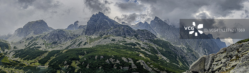 山脉与天空的全景视图图片素材