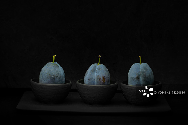 美国俄勒冈州科瓦利斯黑色背景水果特写图片素材