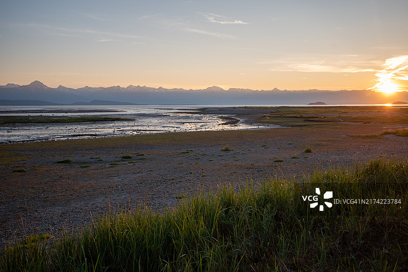 日落时分美国阿拉斯加州朱诺的海景图片素材