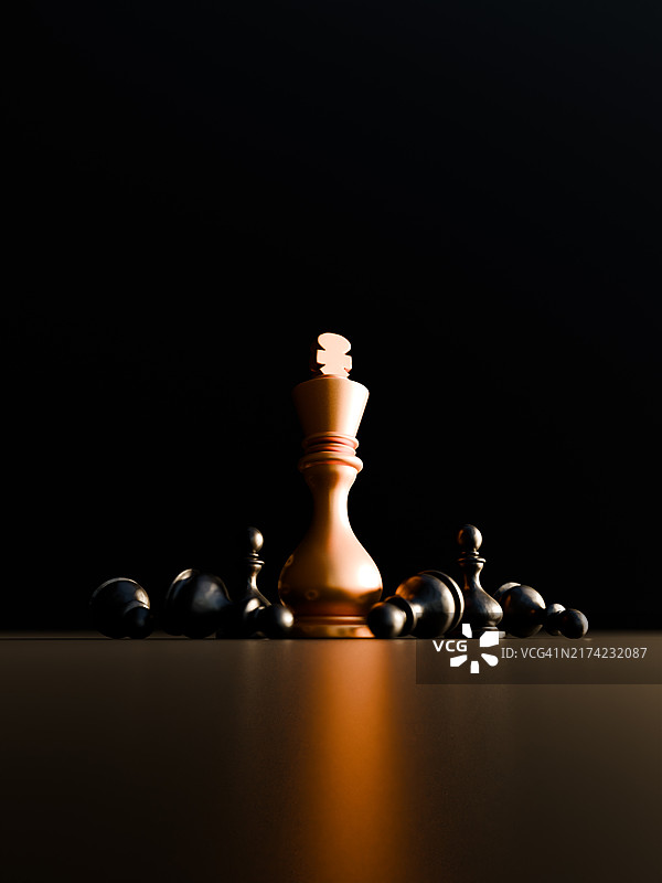 黑暗场景中金色国王棋子及其周围倒下的士兵图片素材