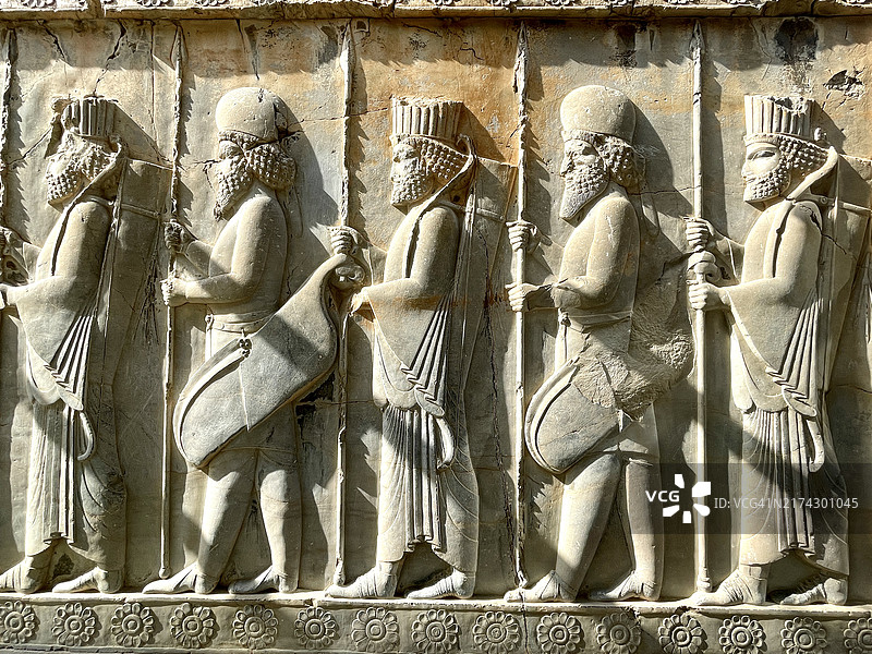 伊朗 - 考古学 - 历史 - 旅游。阿帕丹娜的浮雕，描绘了波斯卫兵，波斯波利斯，伊朗图片素材