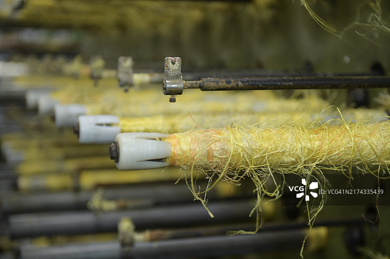 聚丙烯颗粒特写背景纹理，塑料树脂（色母粒），用于工业塑料生产的灰色化学颗粒图片素材