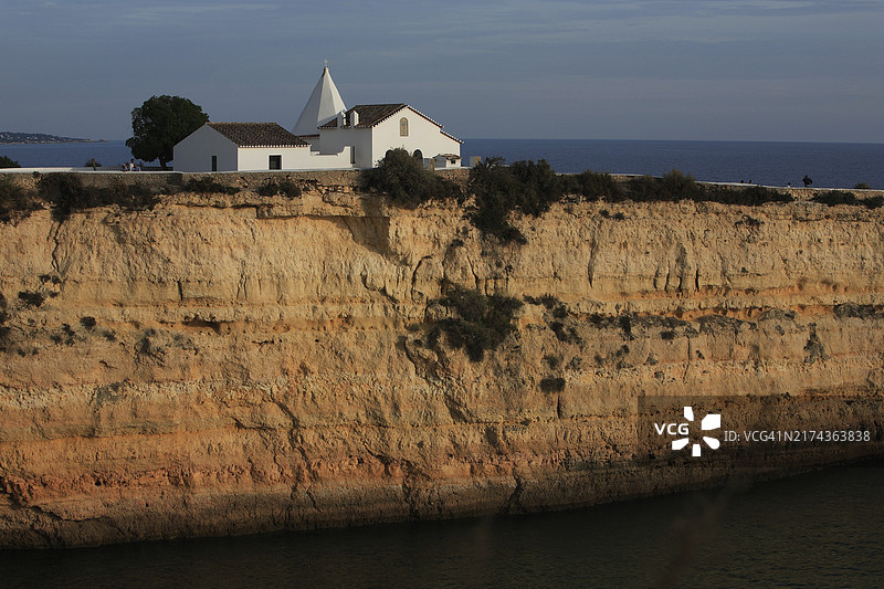 罗查圣母小教堂，位于葡萄牙阿尔加维卡武埃鲁湖附近图片素材