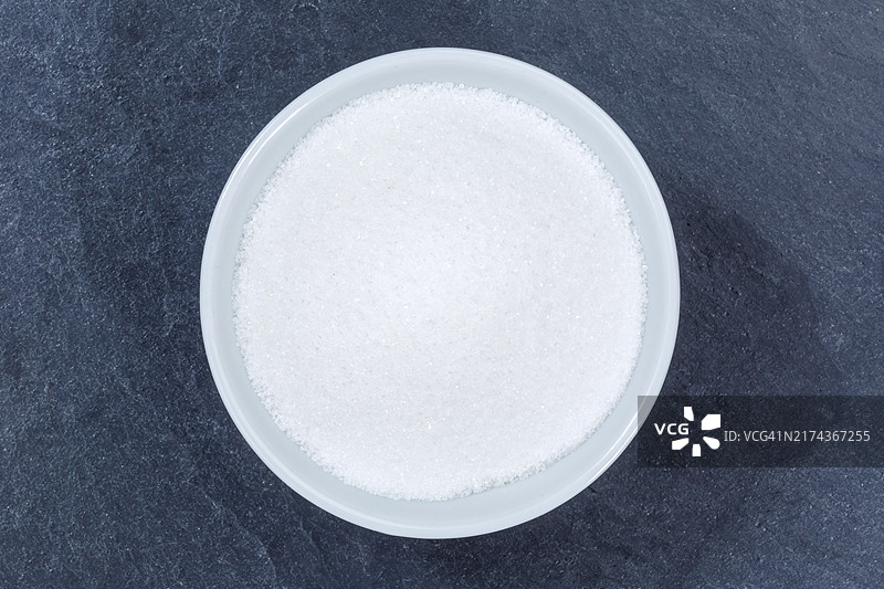 石板上的糖图片素材