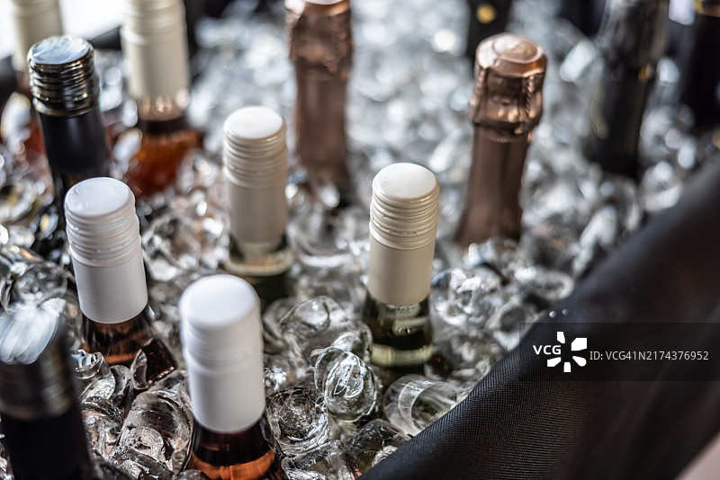 冰镇的葡萄酒图片素材