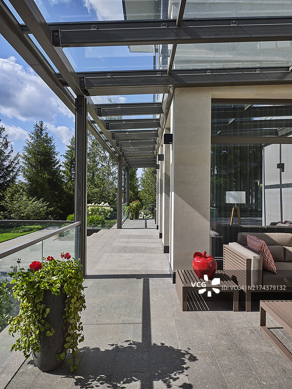 带有毗邻花园的豪宅建筑图片素材