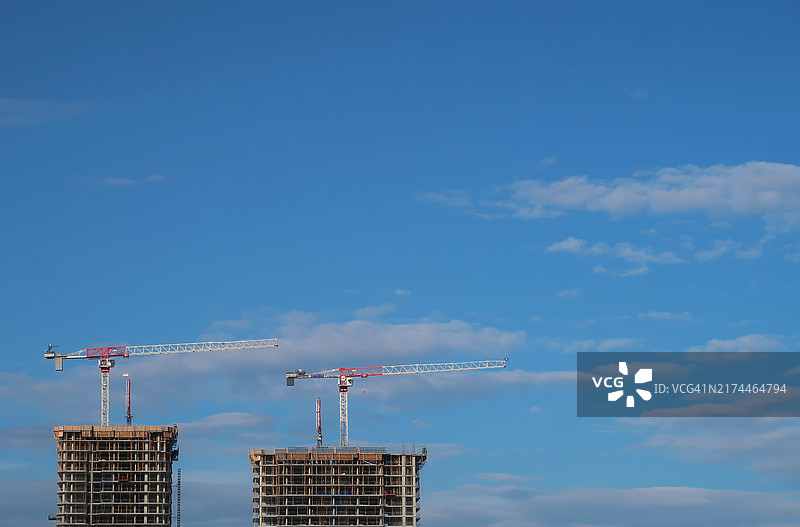 在建住宅摩天大楼的顶层图片素材