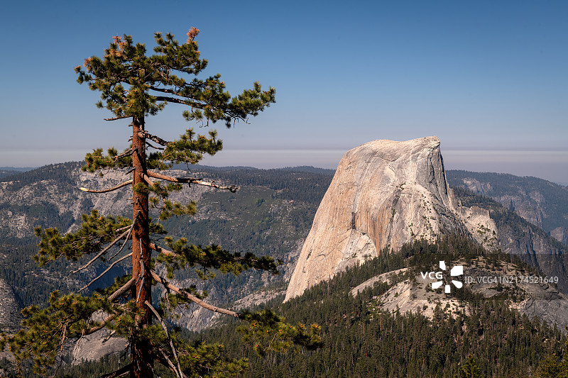 从云端休息小径观看半圆顶图片素材