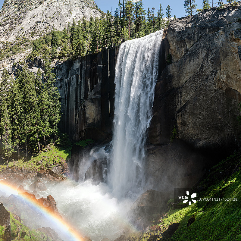 彩虹下的维纳尔瀑布图片素材