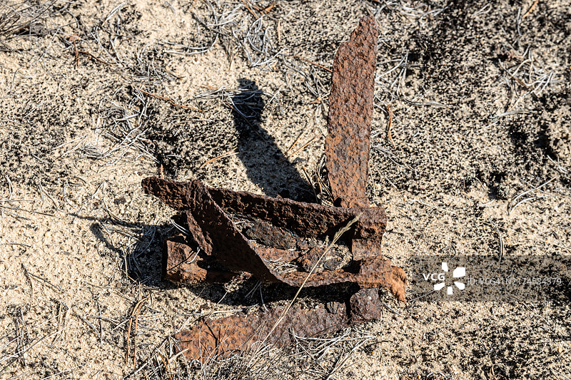 生锈的手榴弹残骸图片素材