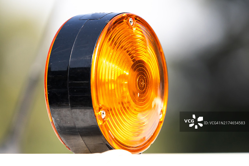 汽车车灯开启图片素材