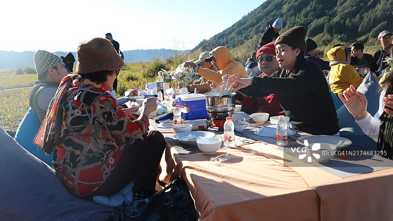 山景早餐旅行团图片素材