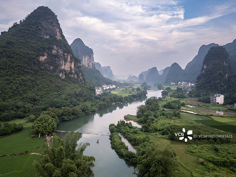 中国桂林阳朔附近的雨天图片素材