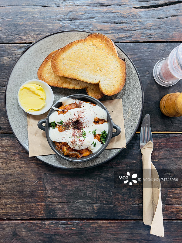 羊肉和水波蛋沙卡蔬卡图片素材