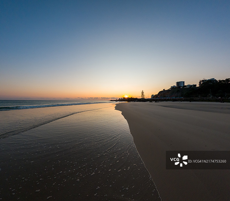 海滩早晨图片素材