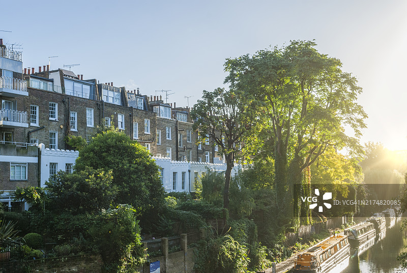 伦敦日出时分的房屋景色图片素材