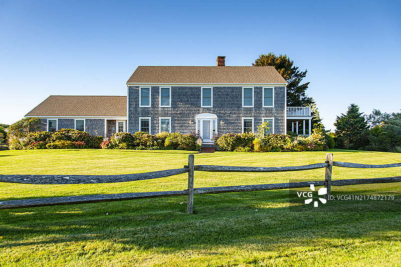 美国马萨诸塞州玛莎葡萄园岛橡树崖的漂亮房子图片素材