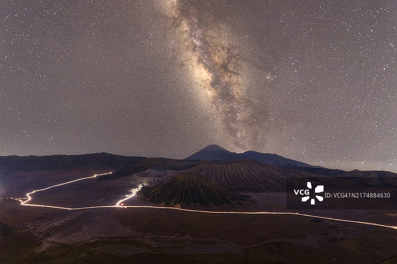 火山布罗莫山东爪哇印度尼西亚的星空银河天文照片图片素材