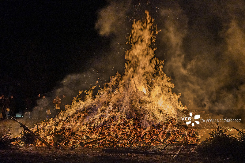 韦斯特斯泰滕卡佩伦贝格的篝火图片素材
