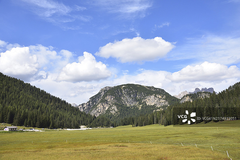 多洛米蒂贝卢内西国家公园多洛米蒂山脉景观图片素材