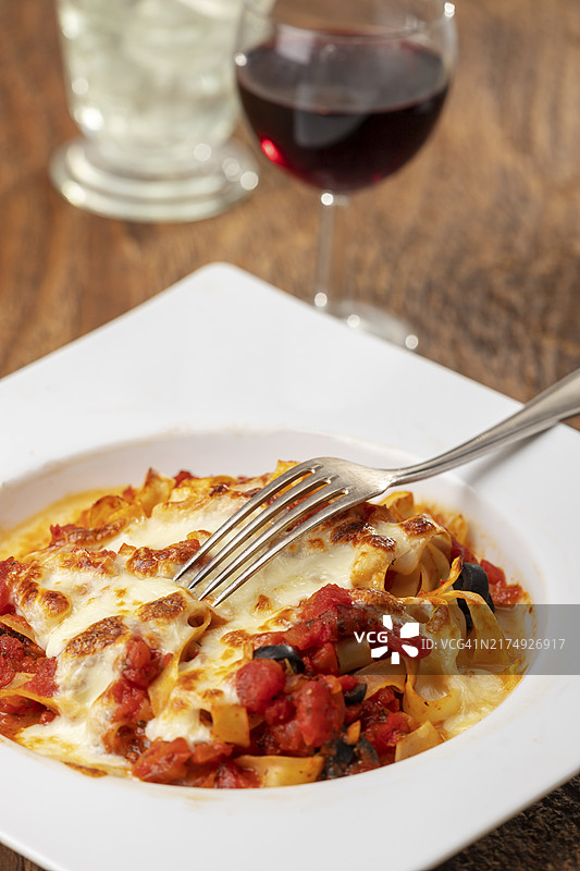 意大利番茄酱宽面图片素材