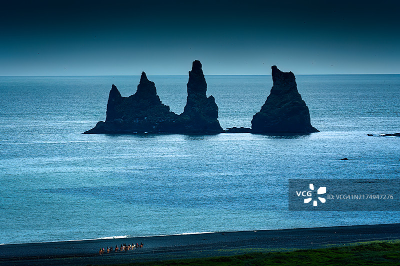 冰岛雷尼斯德兰格岩石地貌图片素材