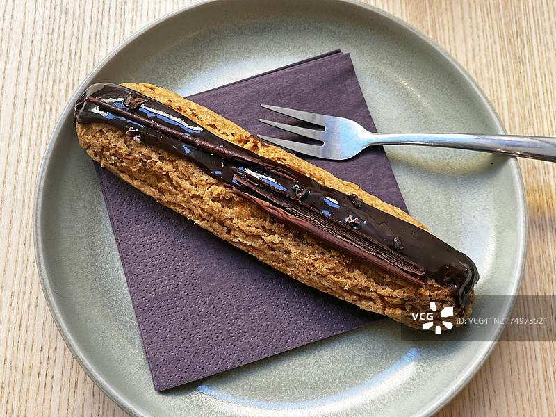 法式甜点巧克力泡芙图片素材